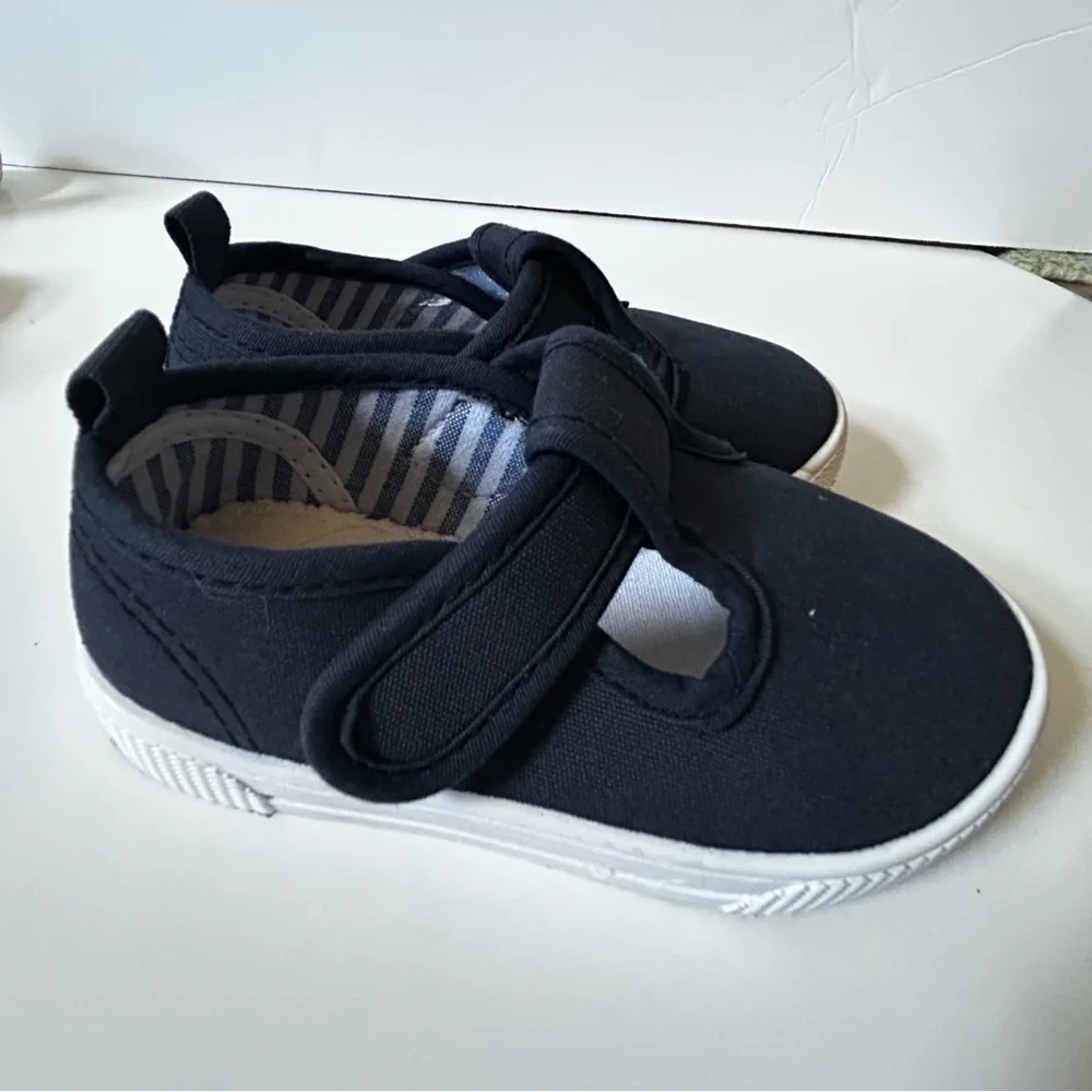 GENGASUN size 7 Kids Navy t strap Canvas Shoes